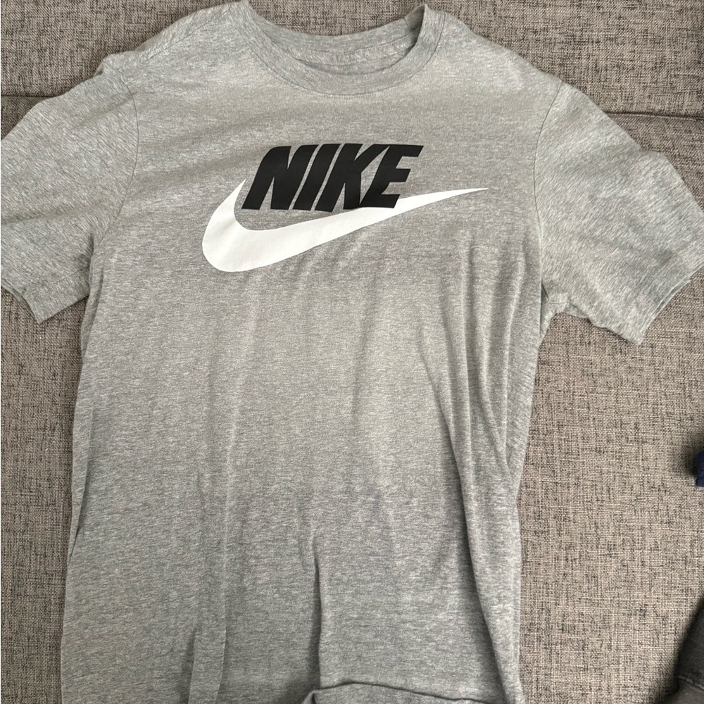 Nike Men's Gray T-Shirt